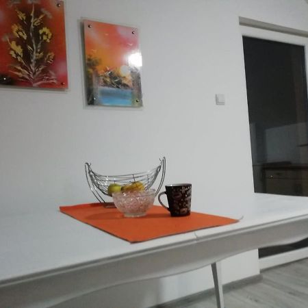 Apartman Salus Tuzla Bagian luar foto